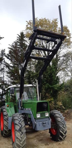 FENDT 85 cv DT TRATTORE CON CARICATORE STOLL