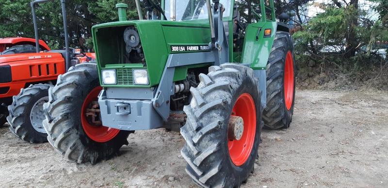 FENDT 85 cv DT TRATTORE CON CARICATORE STOLL-9E9DE0EB-E6F7-4E6D-99B7-E9FD0608B08E.jpeg