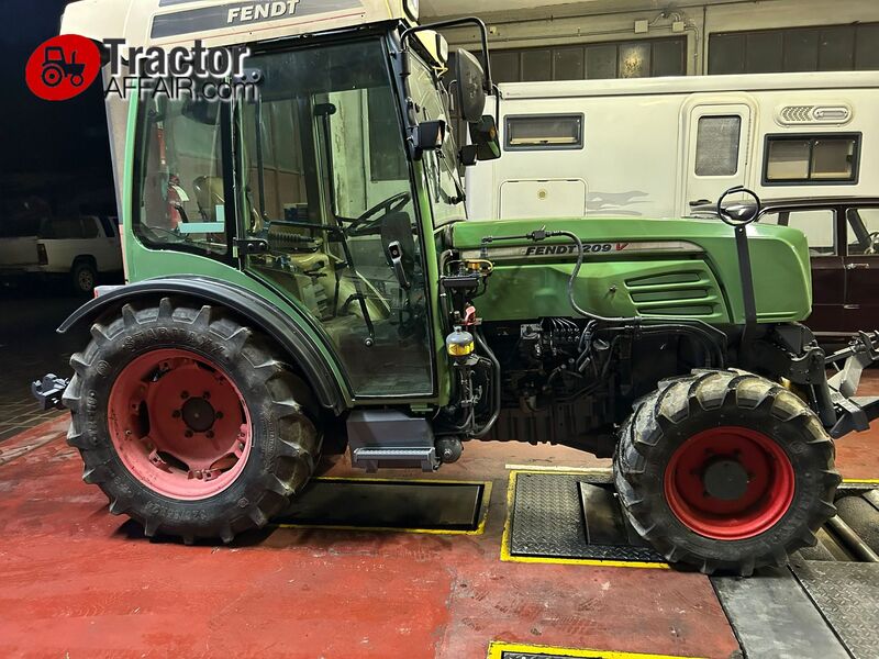 FENDT 209 V PTO SOLLEV. ANTERIORE 95 CV -c9eb0742-0b77-41ff-910f-19c51b03d695.jpg