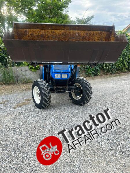 NEW HOLLAND TCE 40 CV TRATTORE USATO 4X4 CARICATORE PALA E FORCHE-PHOTO-2024-05-28-19-06-10.jpg
