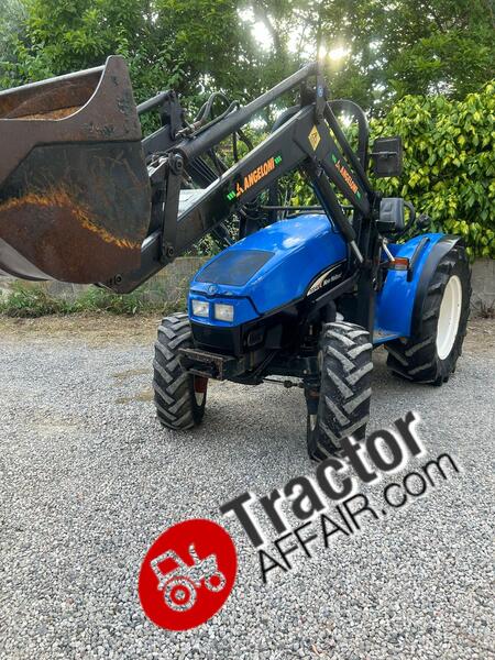 NEW HOLLAND TCE 40 CV TRATTORE USATO 4X4 CARICATORE PALA E FORCHE-PHOTO-2024-05-28-19-06-11.jpg