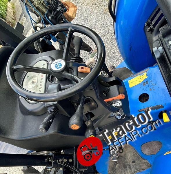 NEW HOLLAND TCE 40 CV TRATTORE USATO 4X4 CARICATORE PALA E FORCHE-PHOTO-2024-05-28-19-06-13.jpg