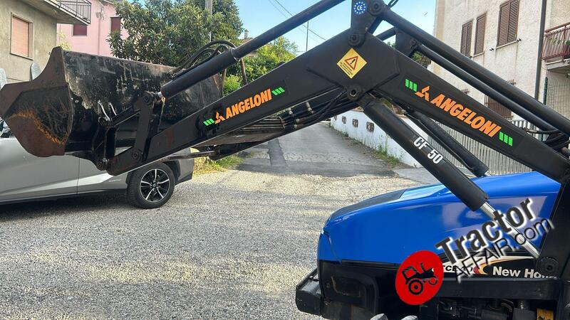 NEW HOLLAND TCE 40 CV TRATTORE USATO 4X4 CARICATORE PALA E FORCHE-PHOTO-2024-05-28-19-06-37.jpg